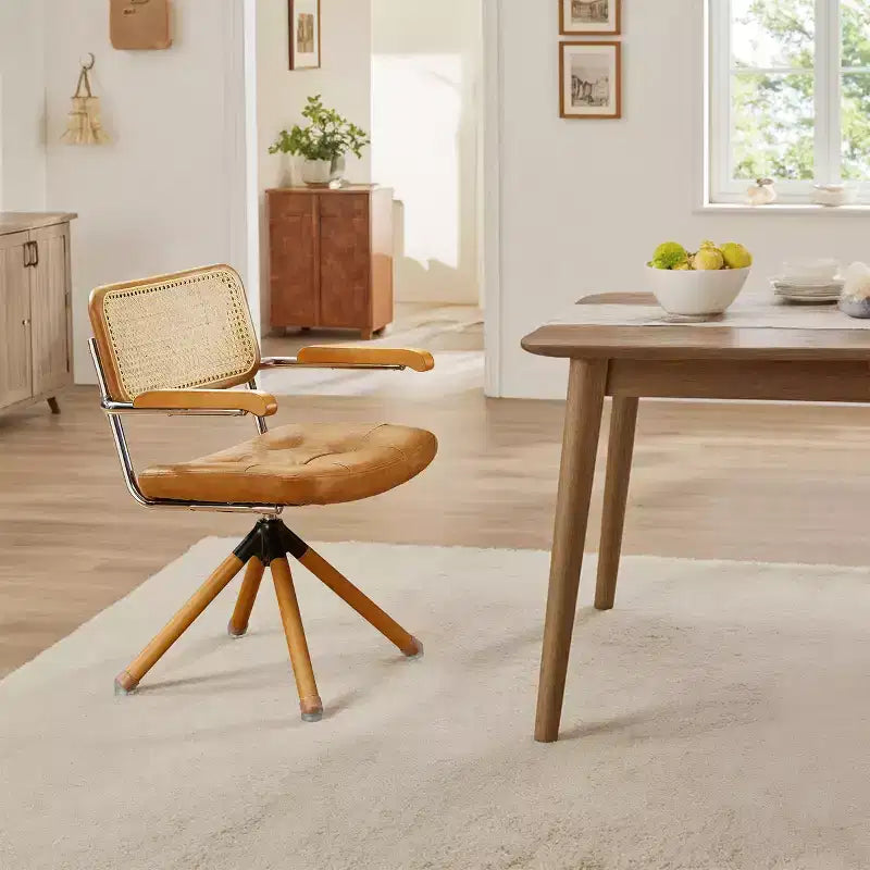 Sedia da pranzo girevole in similpelle con schienale in canna di rattan e gambe in legno massello, rotazione a 360°
