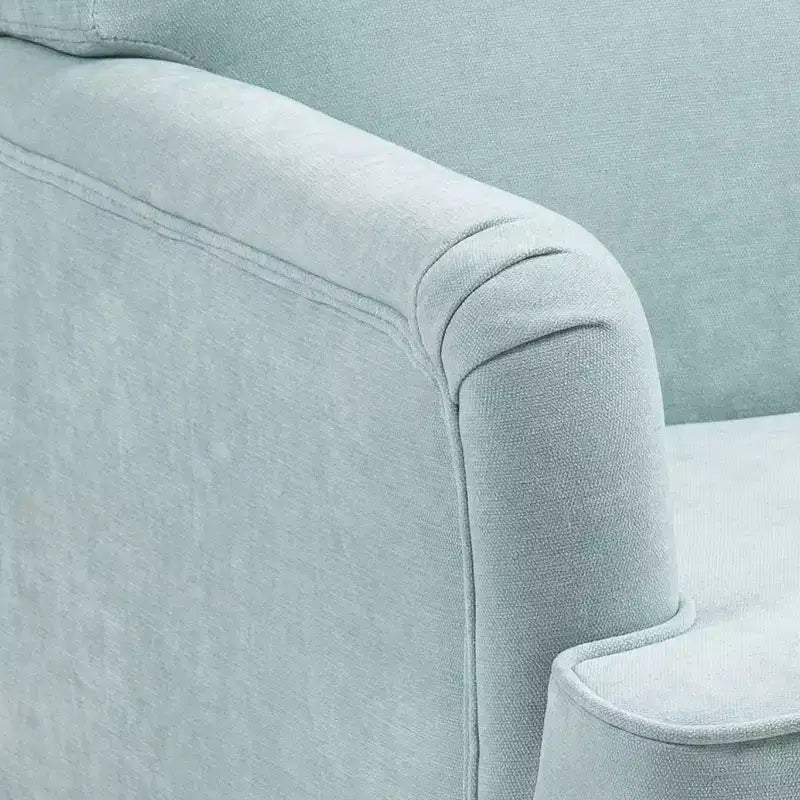 Poltrona con braccioli d'accento imbottita, ispirata al vintage, con finiture borchiate e gambe in legno, portata 136 kg
