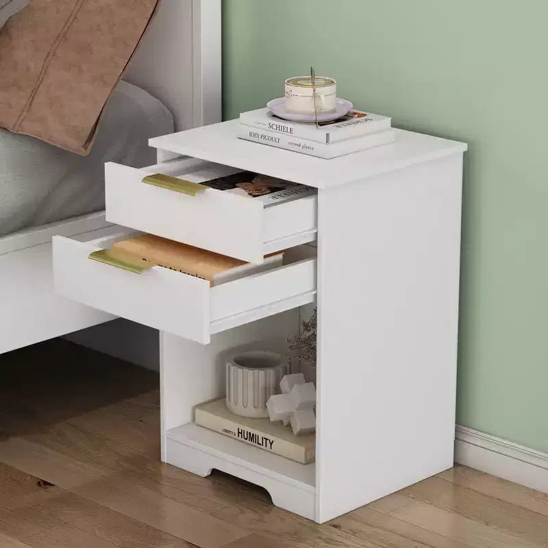 Con un design pulito e moderno, questo comodino con 2 cassetti, tavolino, comodino con spazio aperto, maniglia dorata, design moderno, per soggiorno.